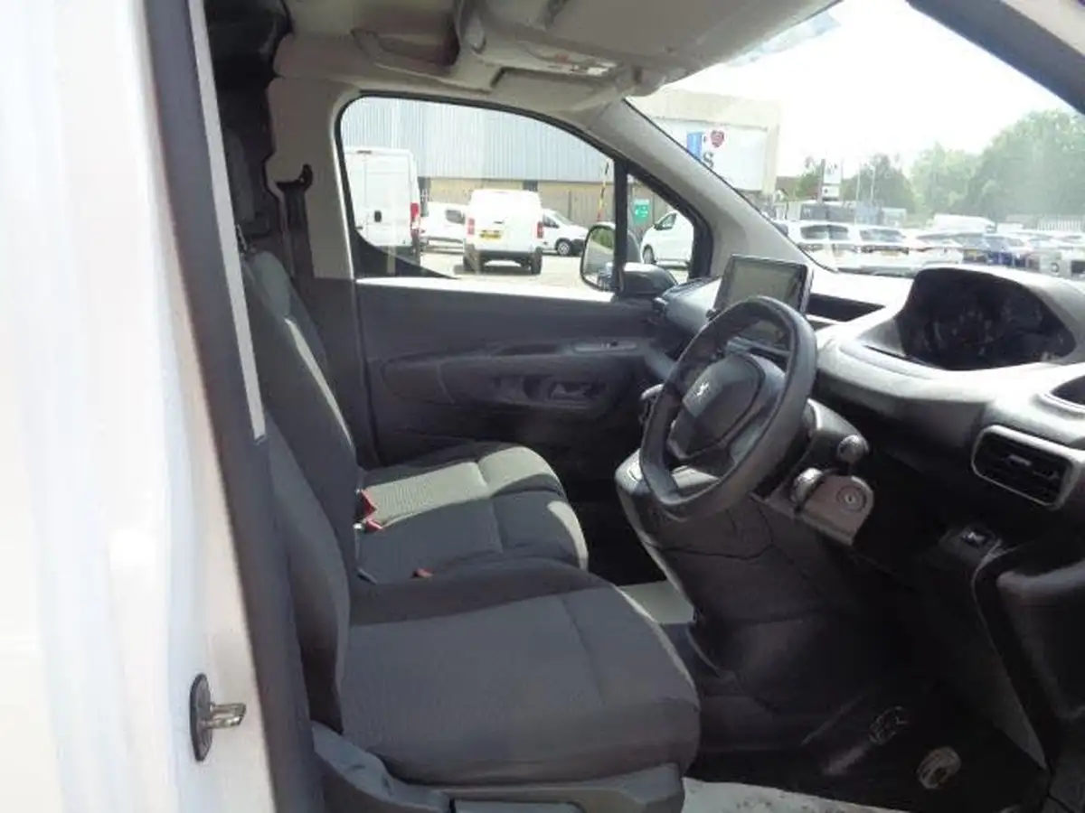 2021-peugeot-partner-15-bluehdi-1000-professional-100ps-eu6dt-panel-big-17
