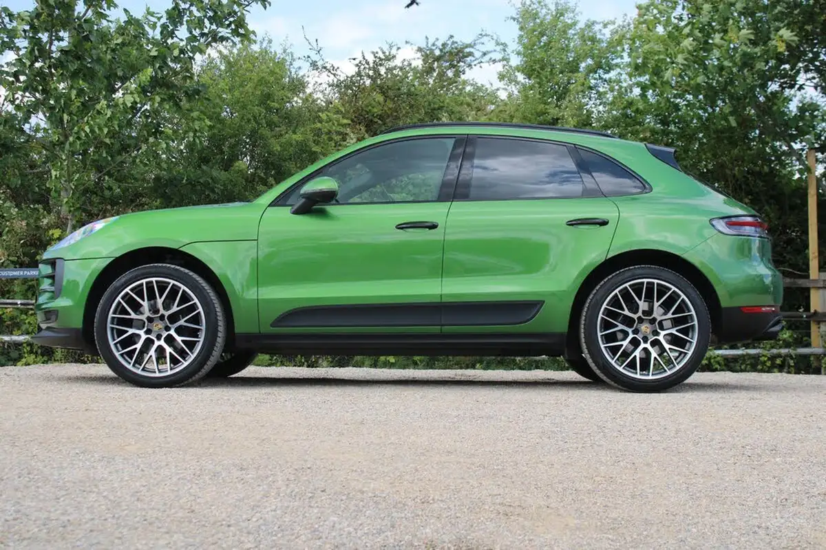 2018-porsche-macan-big-17