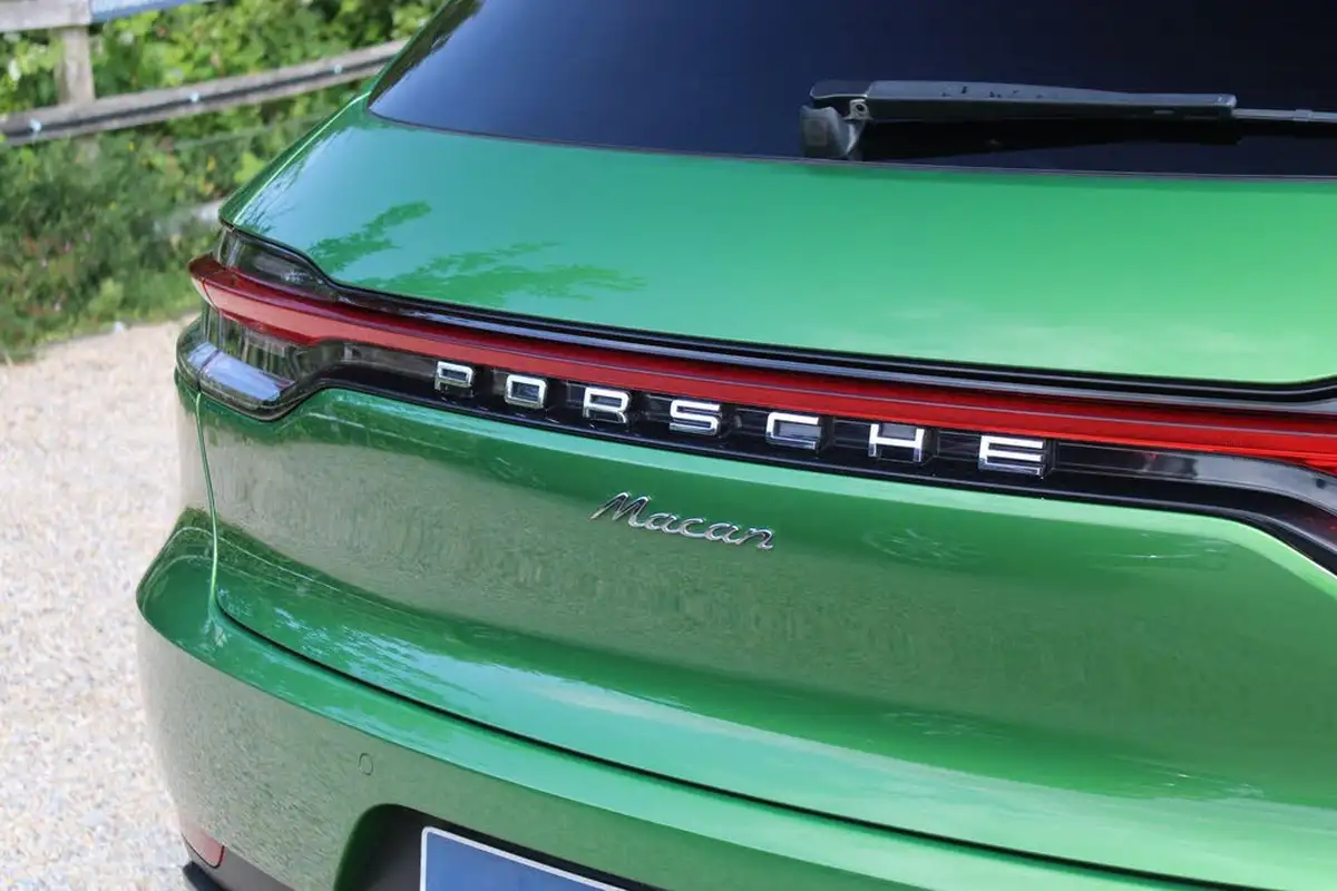 2018-porsche-macan-big-41