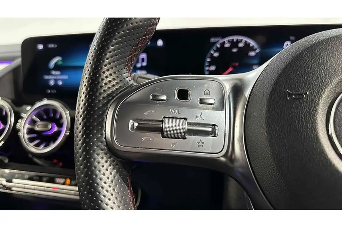 2021-mercedes-benz-eqa-e-eqa-250-amg-line-big-40
