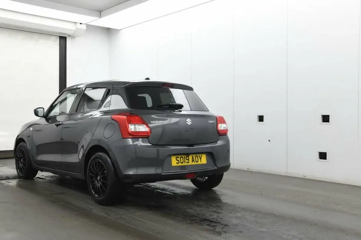 2019-suzuki-swift-12-dualjet-attitude-big-7