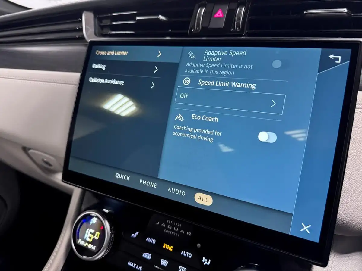 2022-jaguar-f-pace-20-d200-r-dynamic-black-big-51