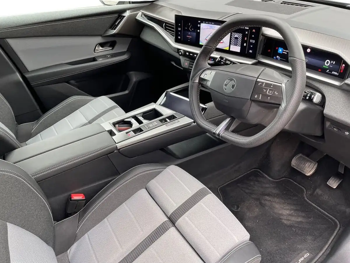2024-vauxhall-grandland-e-gs-big-4
