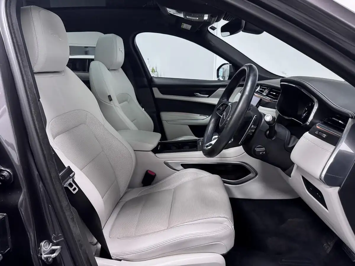 2022-jaguar-f-pace-20-d200-r-dynamic-black-big-23