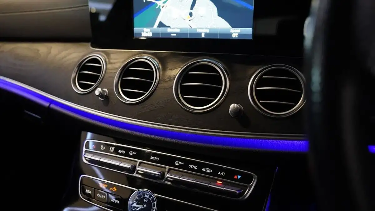 2017-mercedes-benz-e-class-20d-e220d-amg-line-ss-estate-5d-big-41