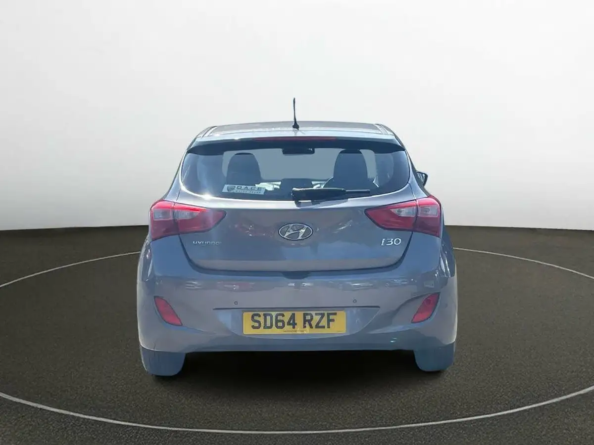 2014-hyundai-i30-14-active-5d-big-8
