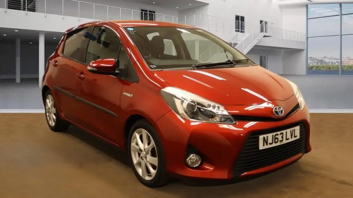 2013-toyota-yaris-15-vvt-i-t-spirit-big-4