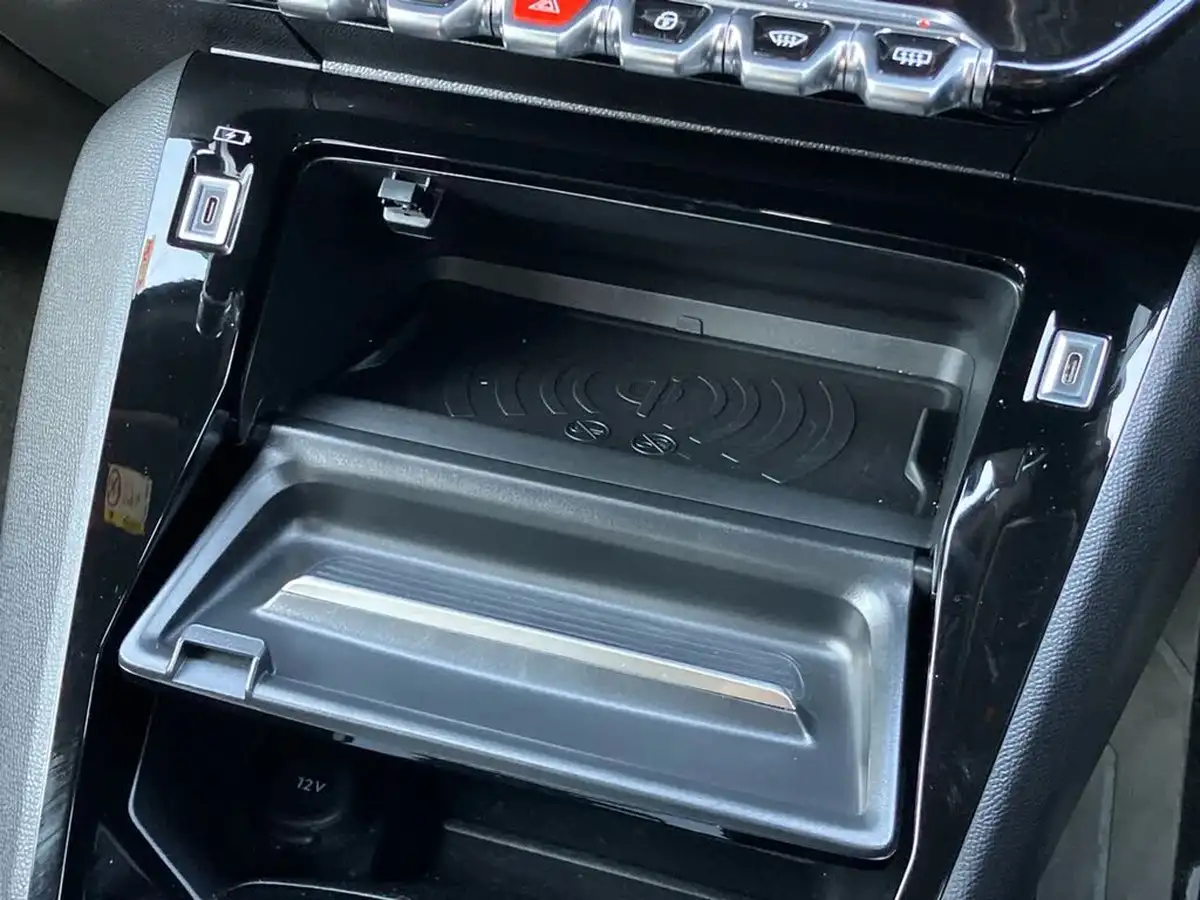 2023-peugeot-2008-suv-big-41