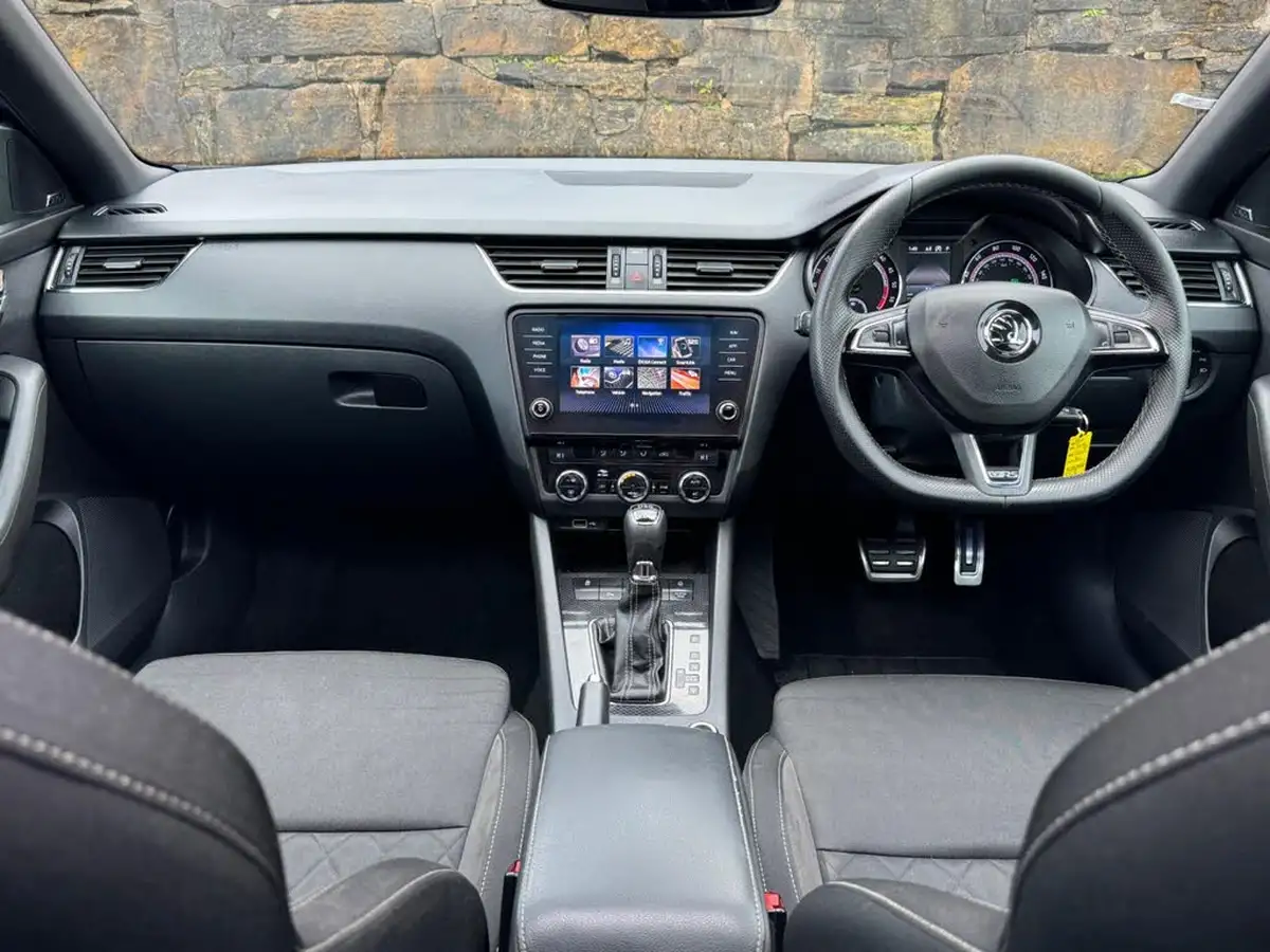 2018-skoda-octavia-20tdi-vrs-hatchback-dsg-big-11