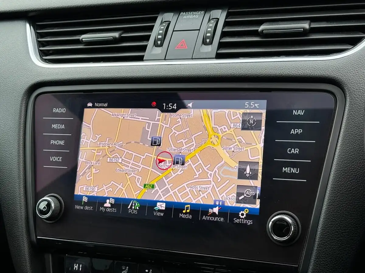 2018-skoda-octavia-20tdi-vrs-hatchback-dsg-big-39
