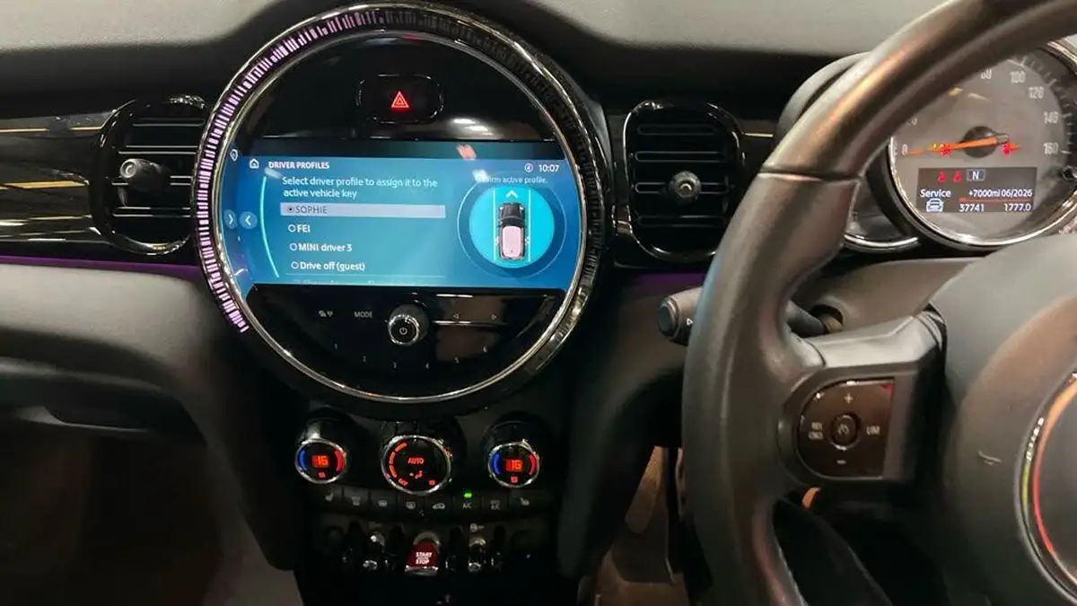 2022-mini-cooper-15-cooper-classic-hatchback-3d-big-5