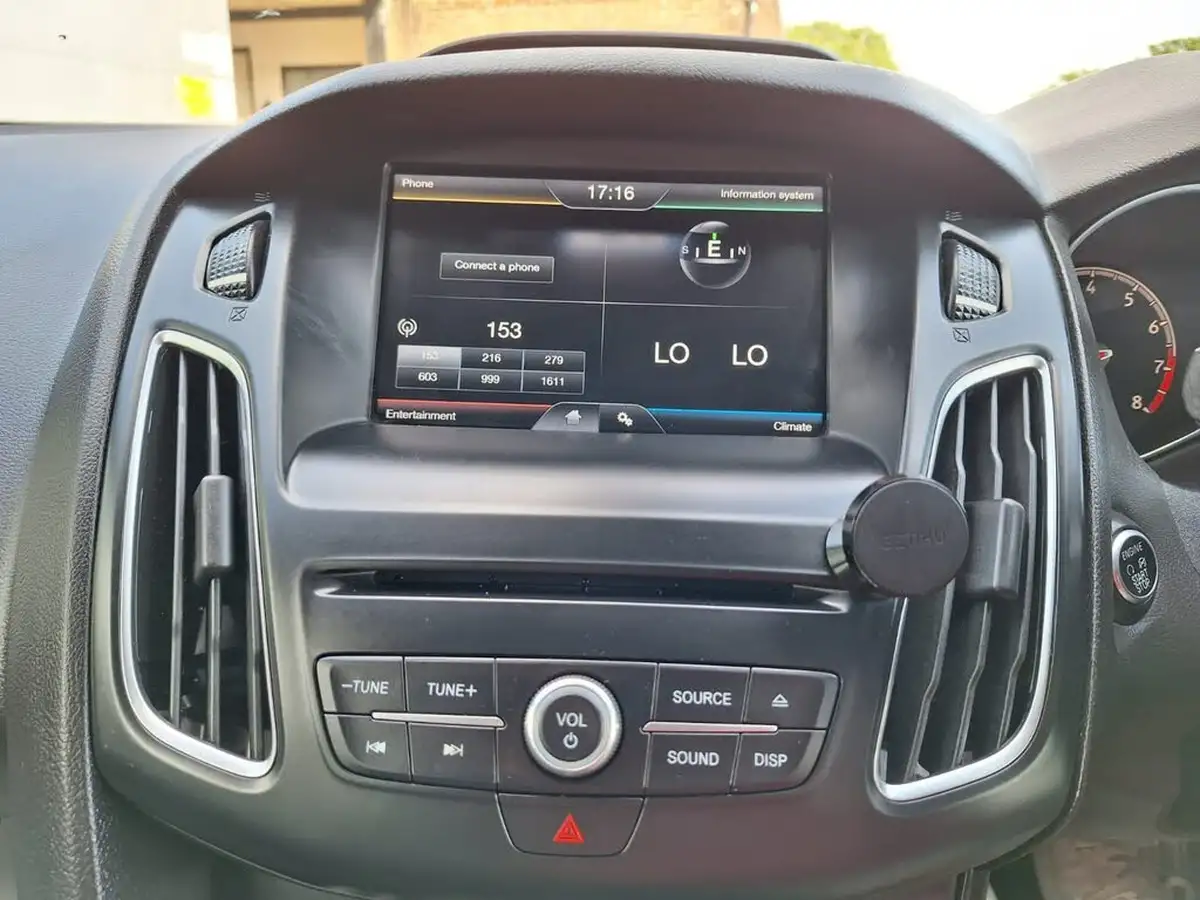 2015-ford-focus-20-st3-t-hatchback-big-18