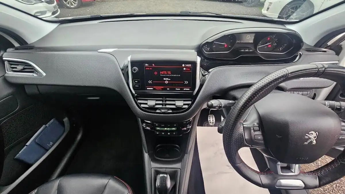 2017-peugeot-208-16bluehdi-gt-line-100bhp-5d-big-26