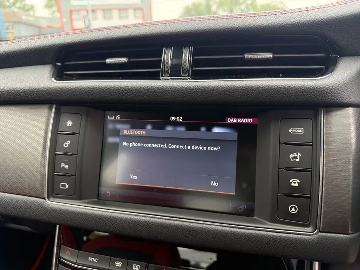 2016-jaguar-xf-30td-s-big-22