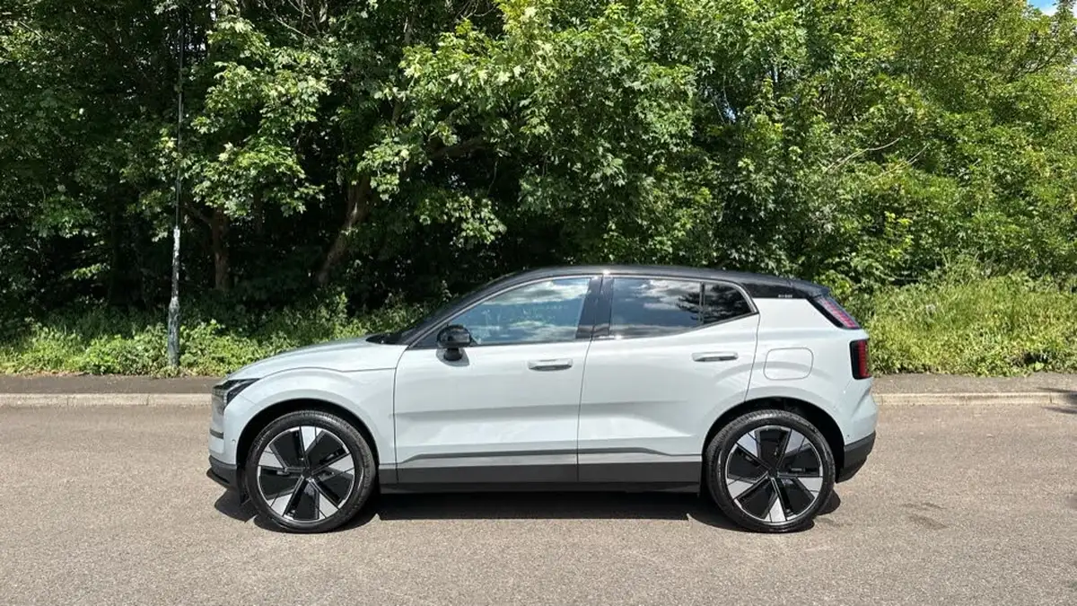 2025-volvo-ex30-e-single-motor-ultra-big-43
