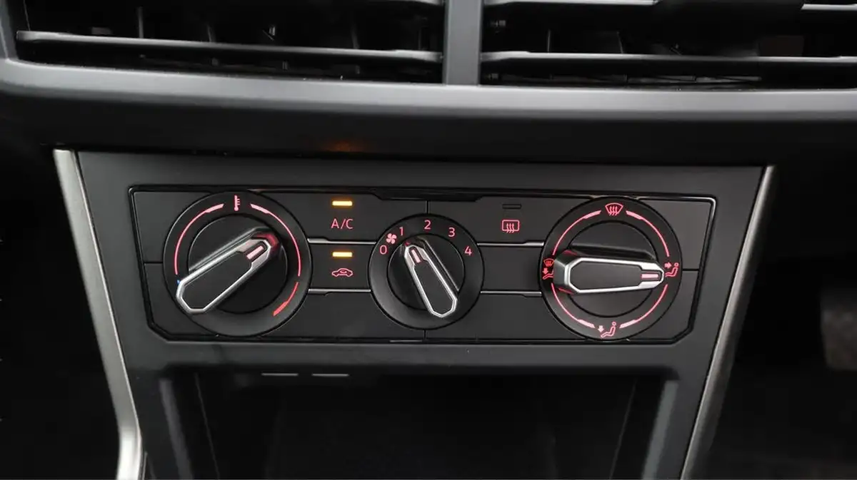 2020-volkswagen-polo-10-tsi-se-dsg-big-16