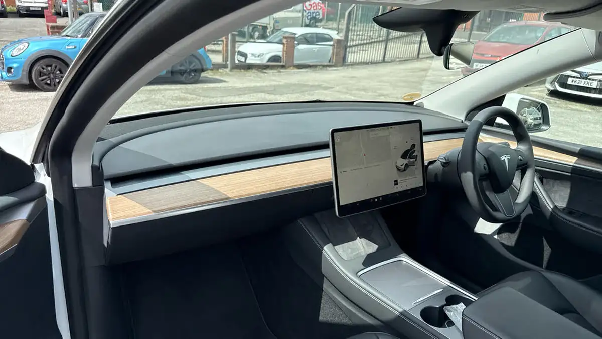 2024-tesla-model-y-e-long-range-306bhp-awd-big-9