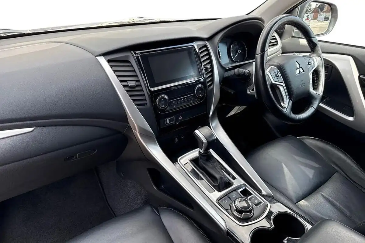 2020-mitsubishi-shogun-sport-24di-d-3-big-7