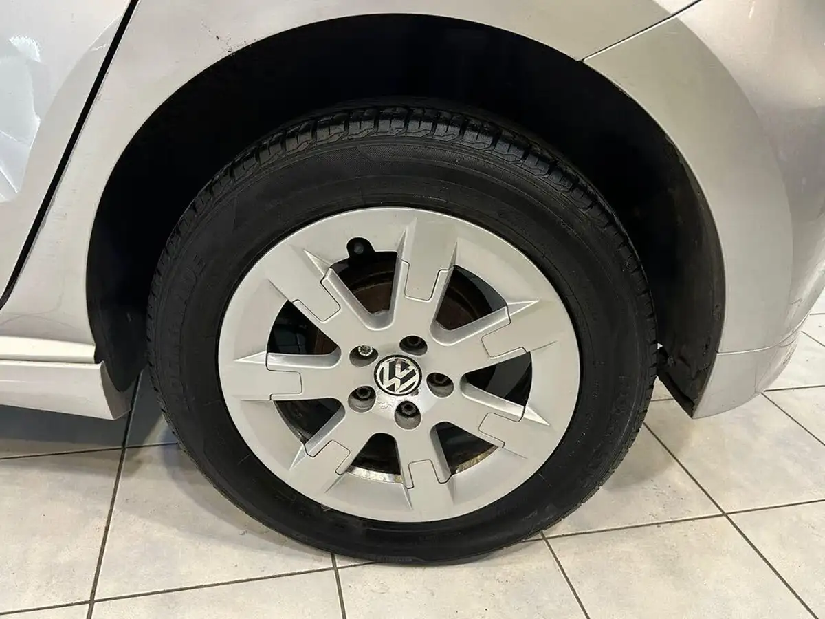 2013-volkswagen-polo-12td-blue-motion-bluemotion-tech-5d-big-16