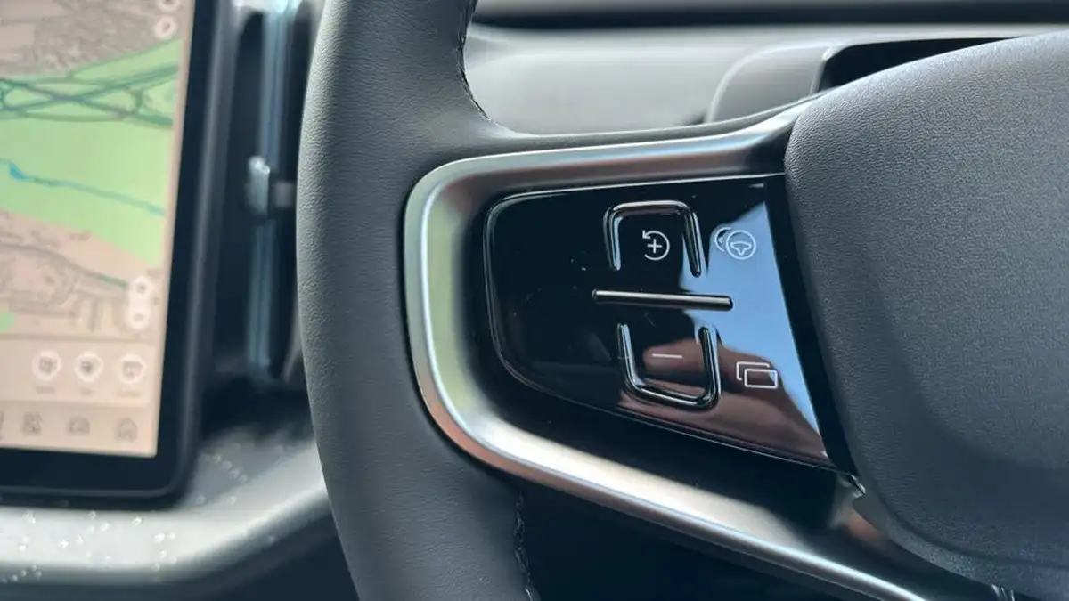 2025-volvo-ex30-e-single-motor-ultra-big-19