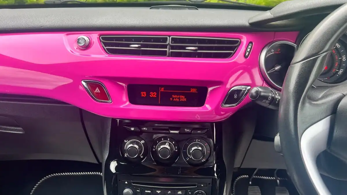 2014-citroen-ds3-16-dstyle-pink-big-31