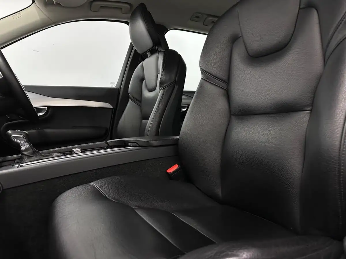 2017-volvo-xc90-20td-d5-momentum-awd-auto-big-33