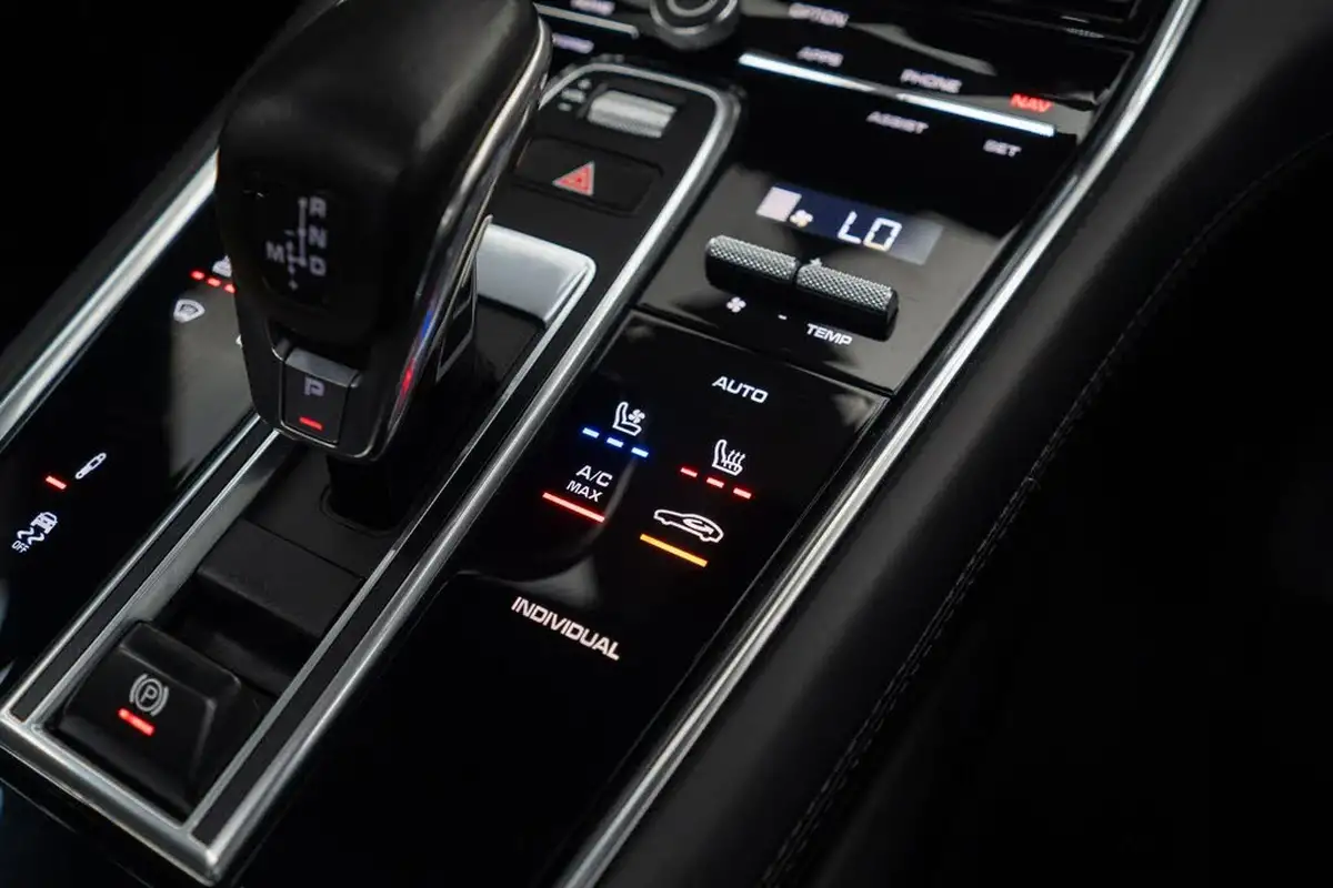2017-porsche-panamera-29-v6-4-e-hybrid-executive-big-30