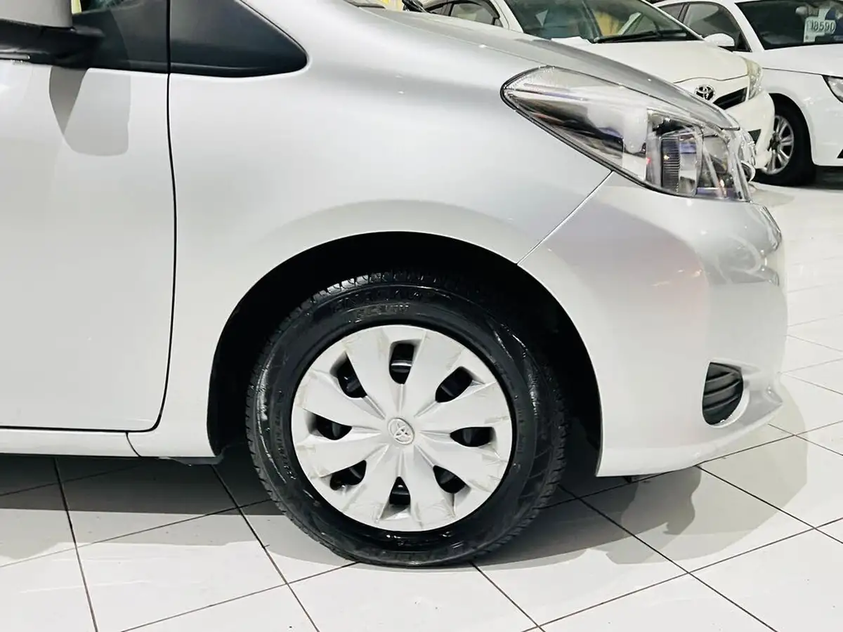 2011-toyota-yaris-133-tr-99bhp-5d-m-drive-s-big-13