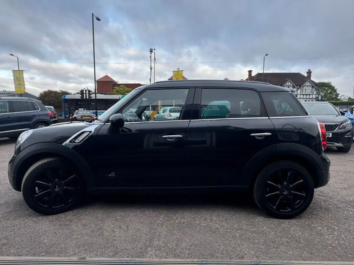 2011-mini-countryman-16-cooper-s-190bhp-all4-big-11