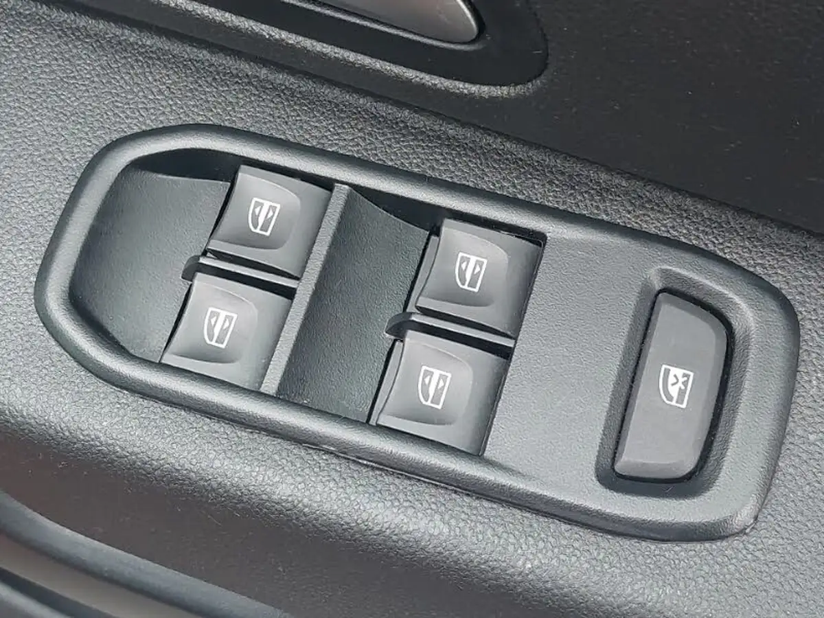 2023-dacia-duster-13-tce-expression-130bhp-station-wagon-5d-big-12