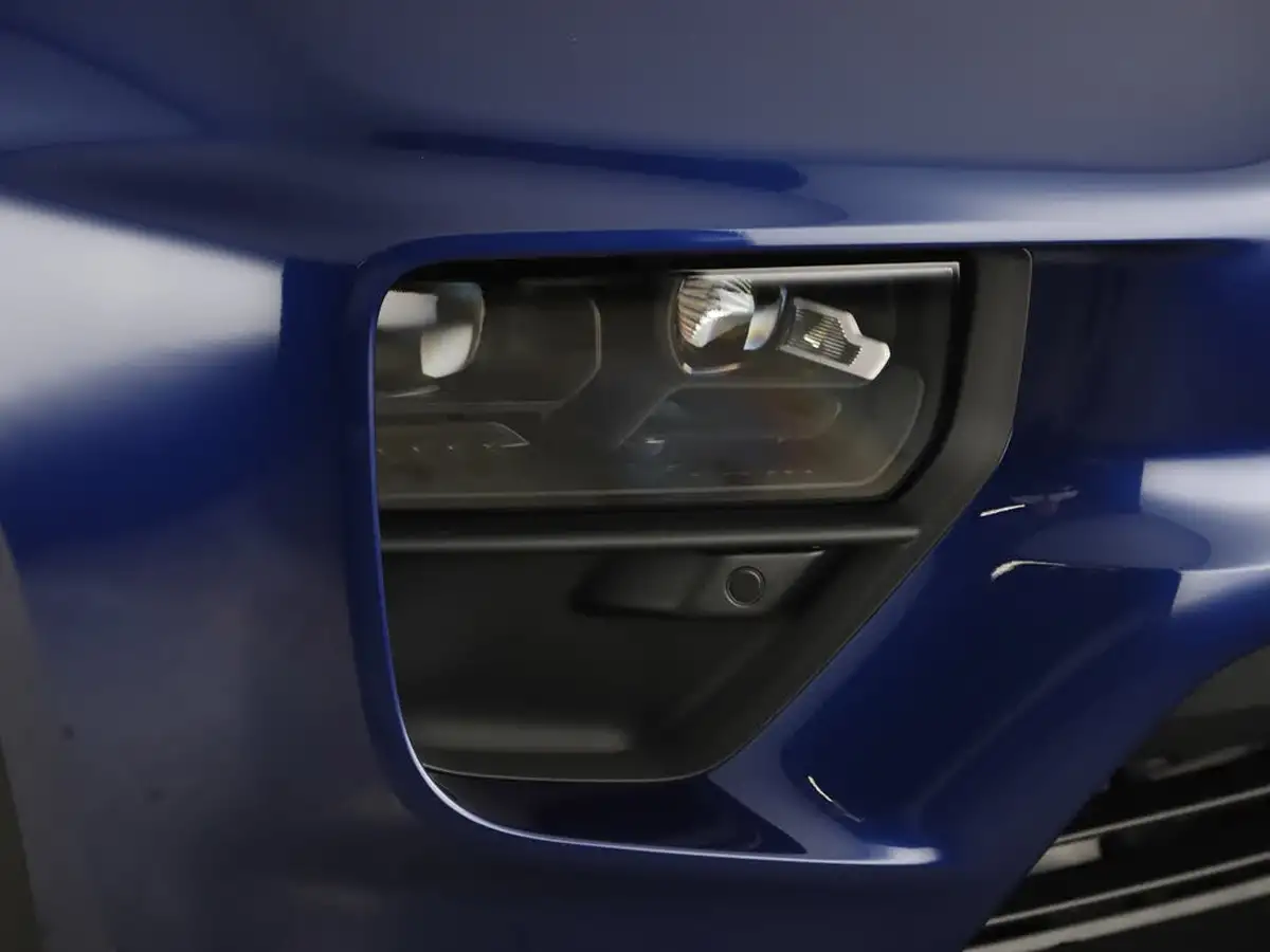 2025-porsche-macan-e-electric-big-23