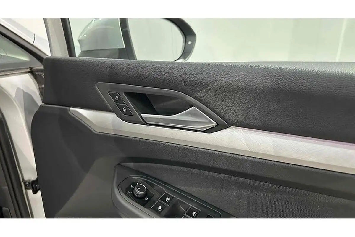 2022-volkswagen-golf-20tdi-life-hatchback-big-28