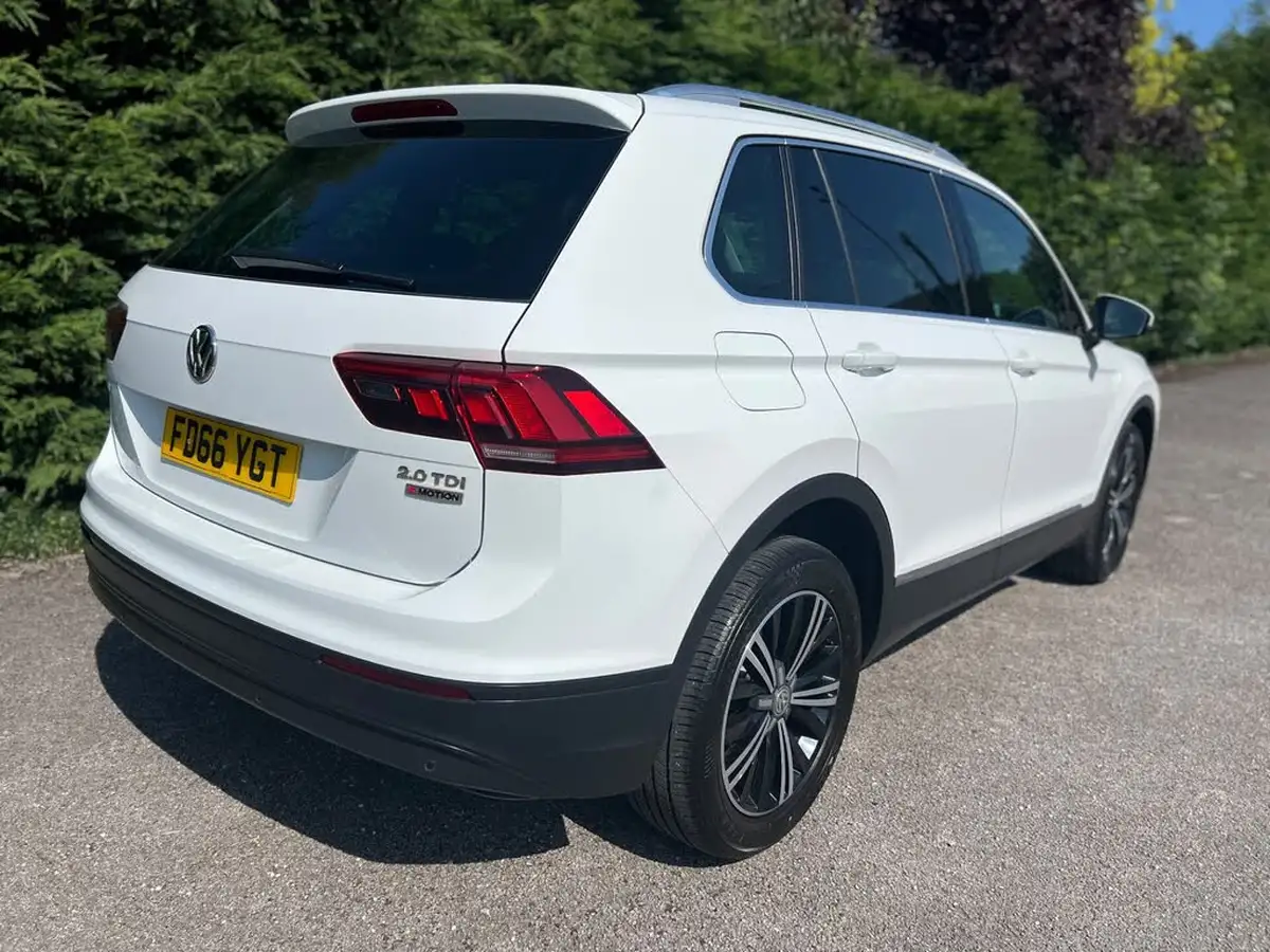 2016-volkswagen-tiguan-20tdi-se-navigation-150ps-4motion-bmt-ss-big-6