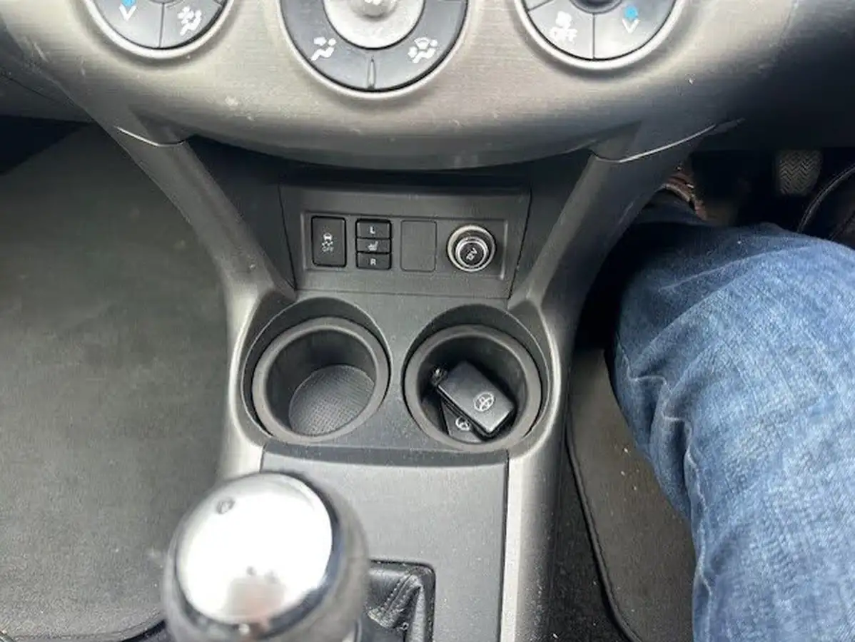 2010-toyota-rav4-22td-xt-r-22d-4d-150bhp-big-11