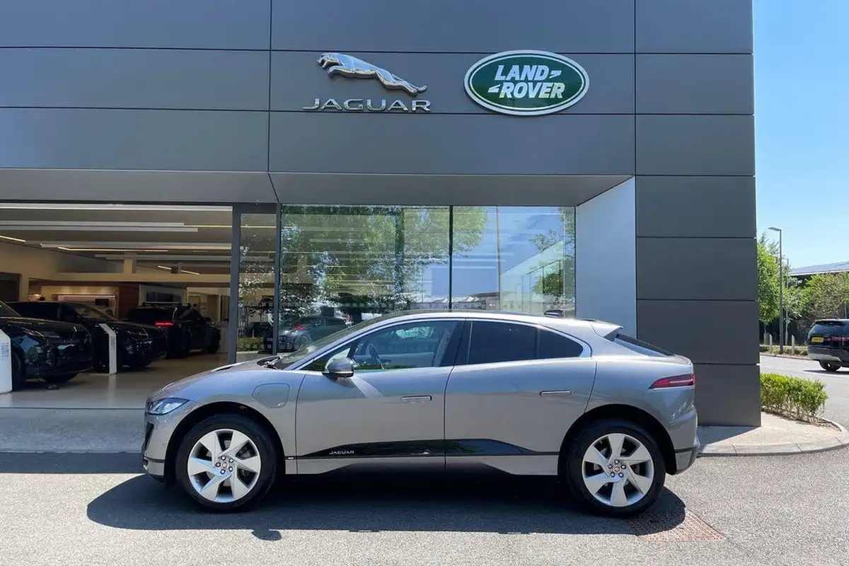 2021-jaguar-i-pace-ev400-se-big-26
