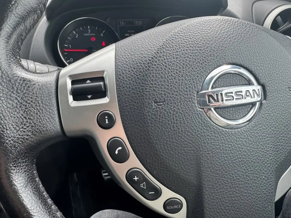 2011-nissan-qashqai-20td-n-tec-4wd-big-30