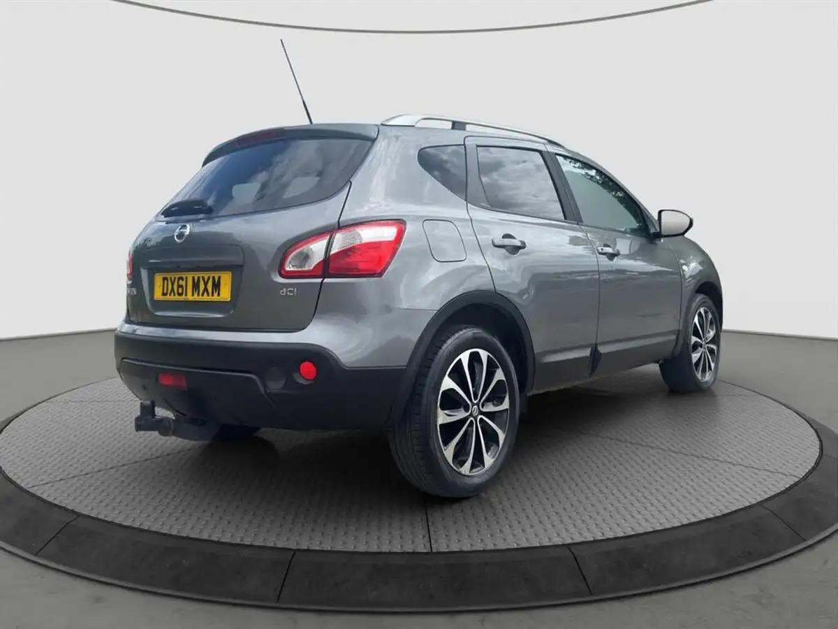 2011-nissan-qashqai-20td-n-tec-4wd-big-6