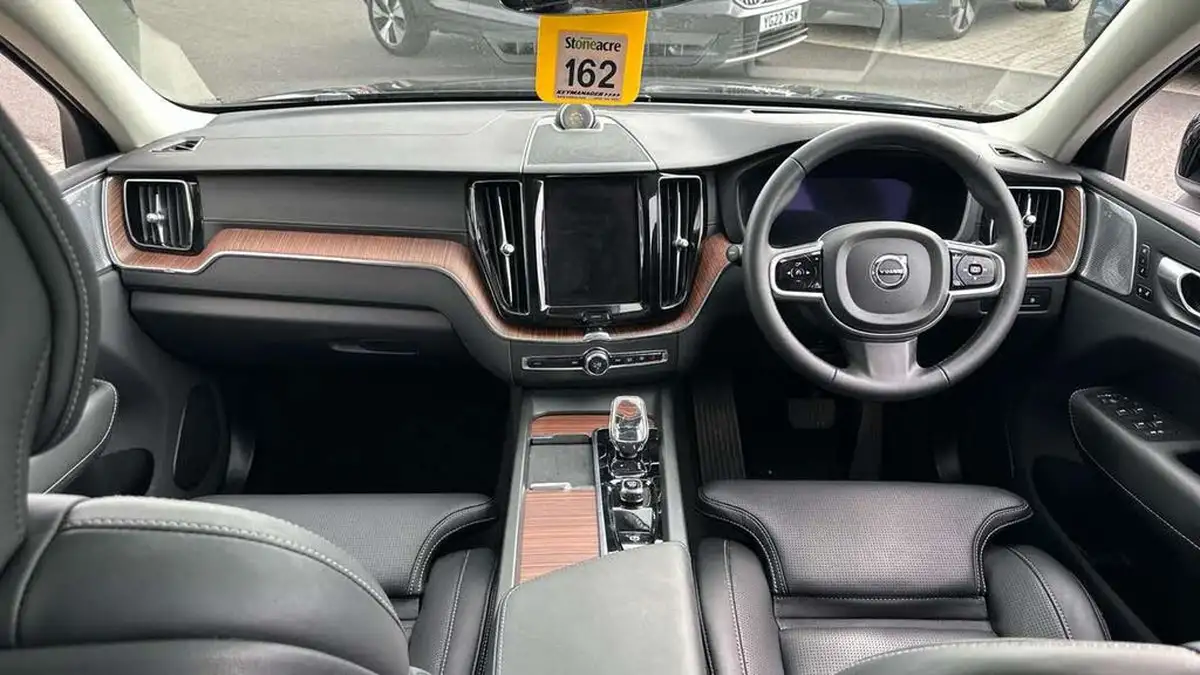 2024-volvo-xc60-20-t8-ultimate-dark-big-4