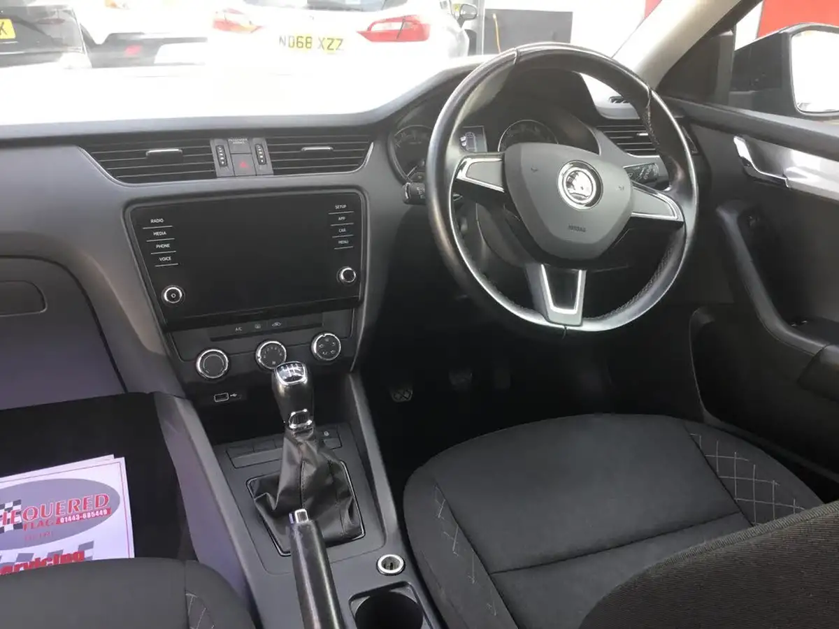 2018-skoda-octavia-big-9