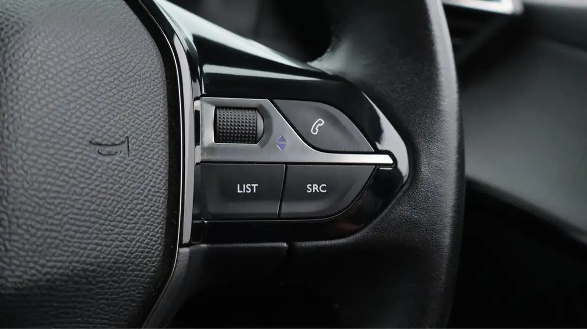 2020-peugeot-208-12-puretech-allure-premium-100bhp-big-25