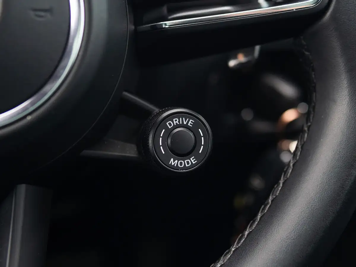 2023-porsche-macan-29-v6-gts-big-12
