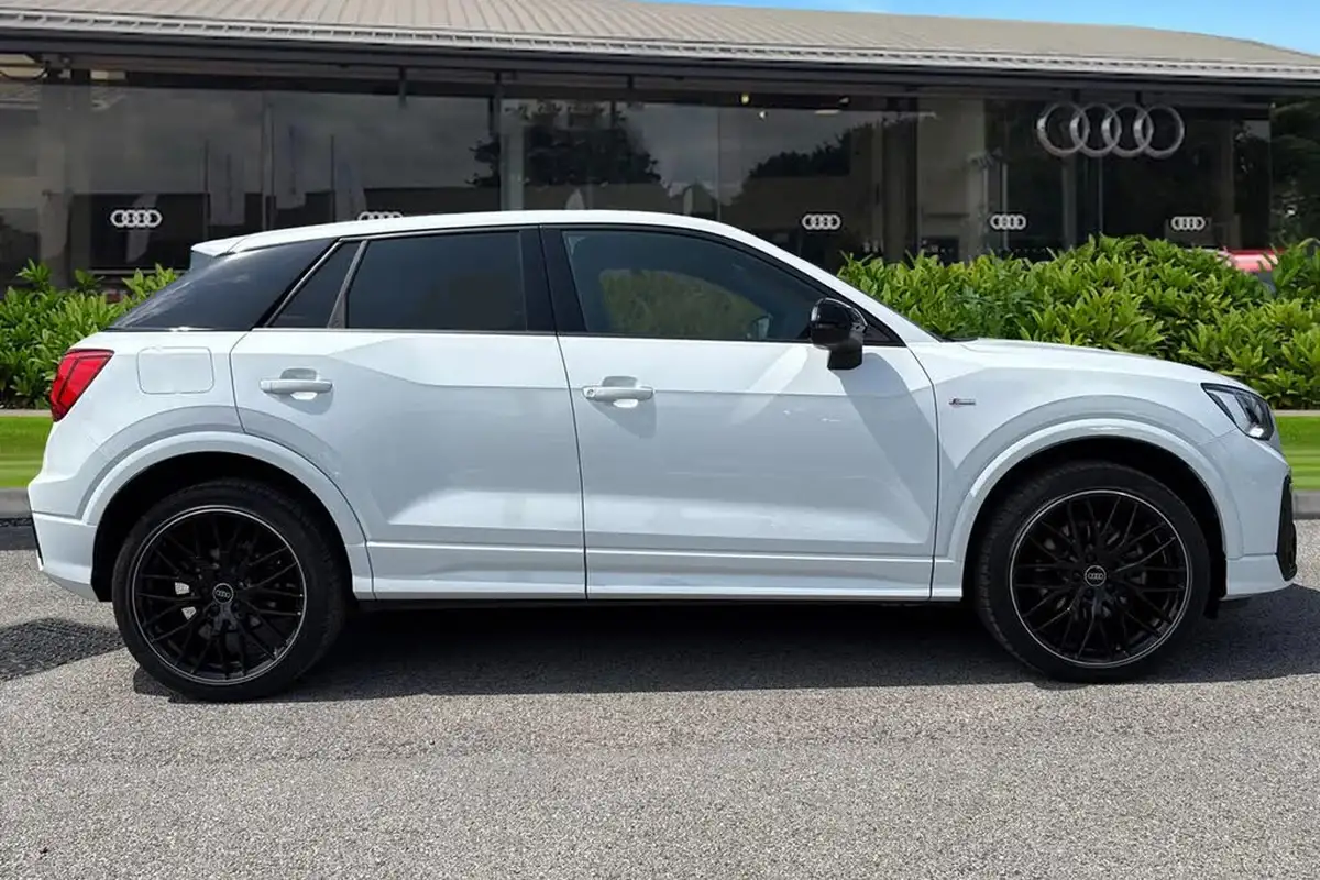 2024-audi-q2-15-35-tfsi-black-edition-s-tronic-big-2