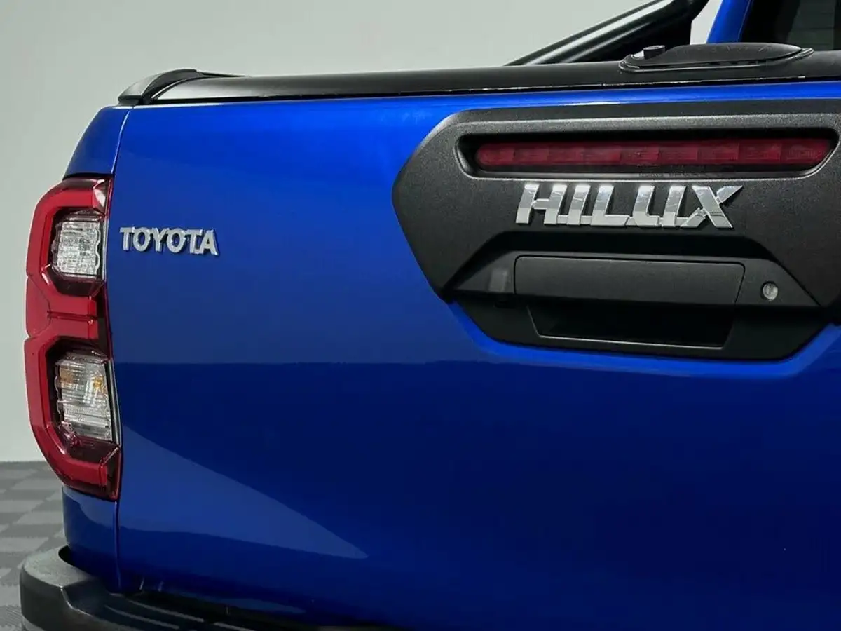2021-toyota-hi-lux-28d-4d-invincible-x-at35-204hpeu6dt-e-big-21
