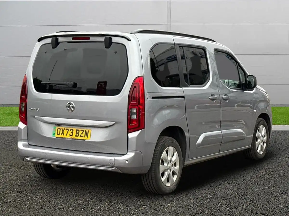 2024-vauxhall-combo-life-e-ultimate-big-6