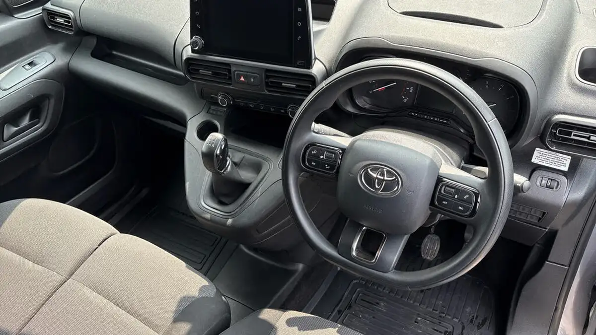 2021-toyota-proace-city-15d-icon-100hpeu6dt-e-l1-big-3