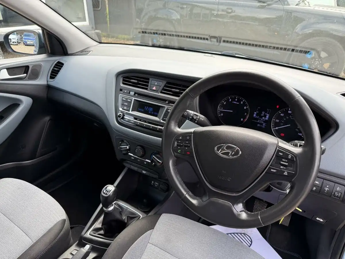 2016-hyundai-i20-12-se-hatchback-5d-big-8