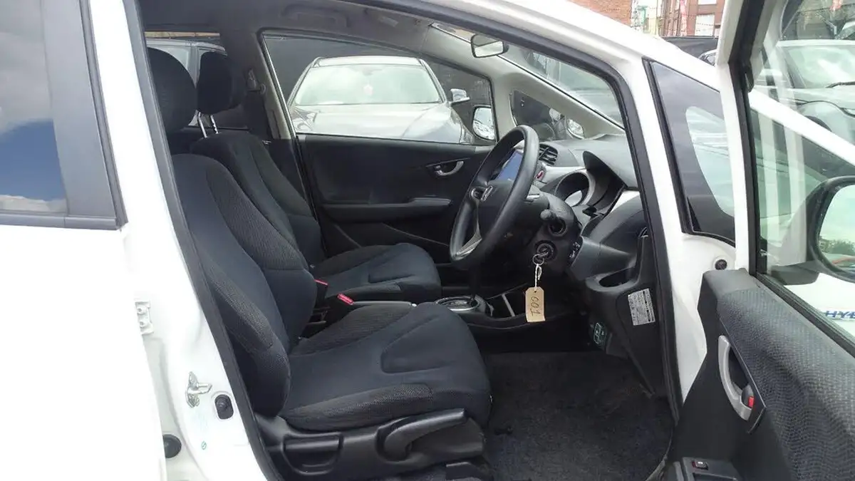 2013-honda-jazz-13-he-big-24