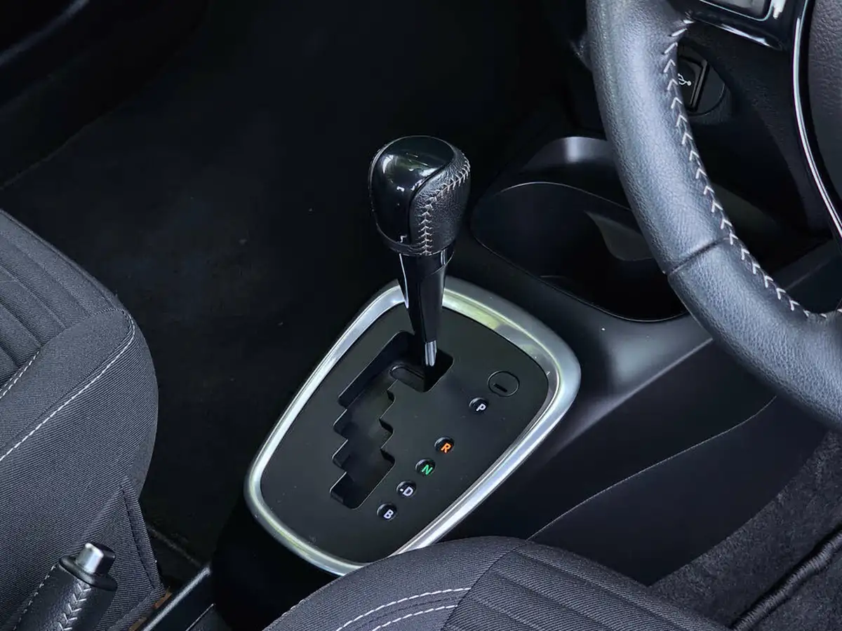 2019-toyota-yaris-15-vvt-i-icon-tech-98bhp-hybrid-1497cc-e-cvt-big-3