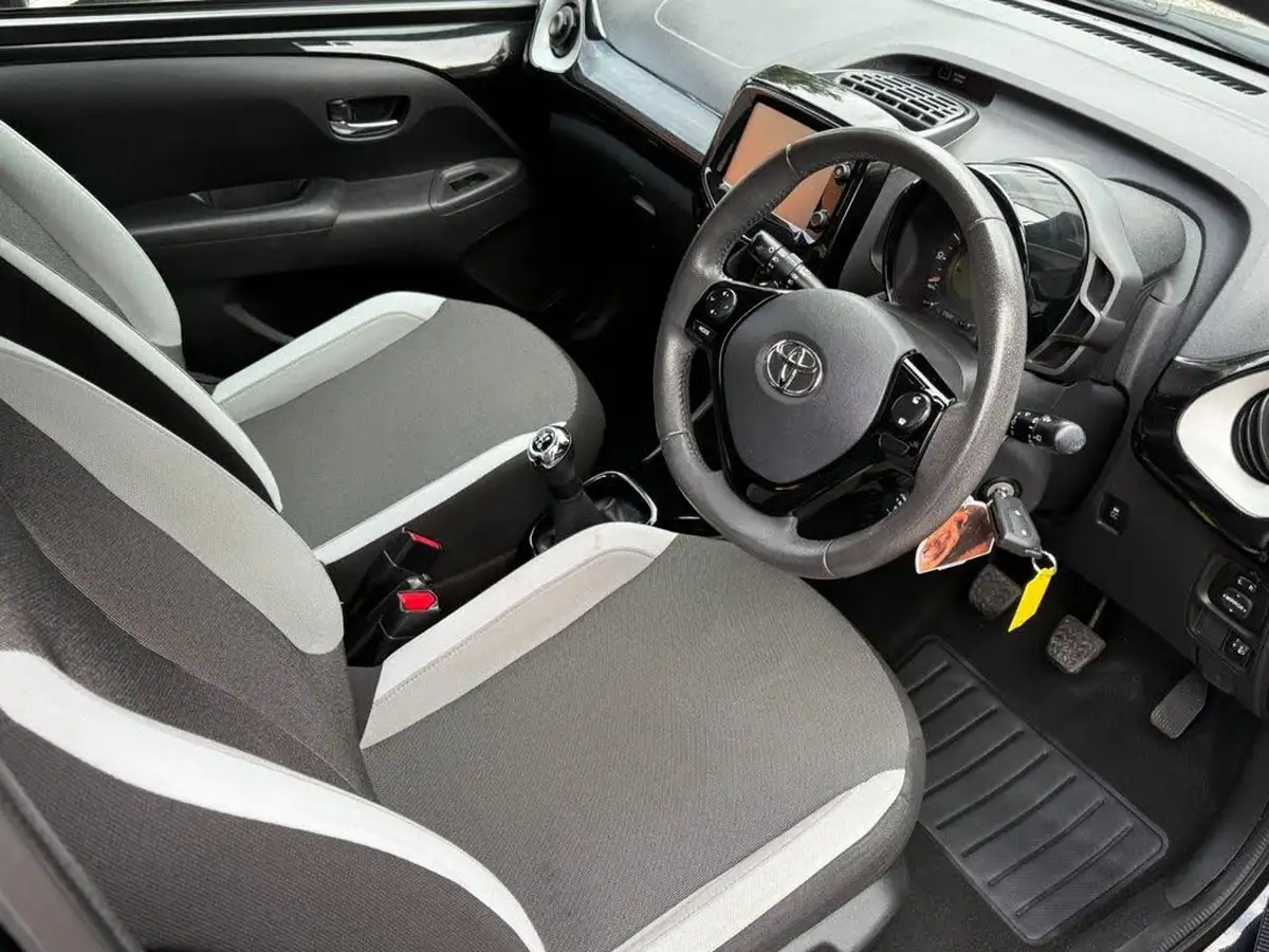 2014-toyota-aygo-10-vvt-i-x-clusiv-5d-big-15