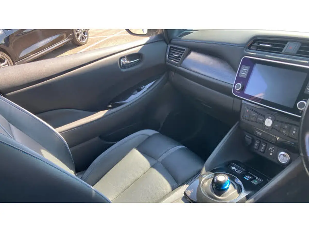 2020-nissan-leaf-e-tekna-big-13